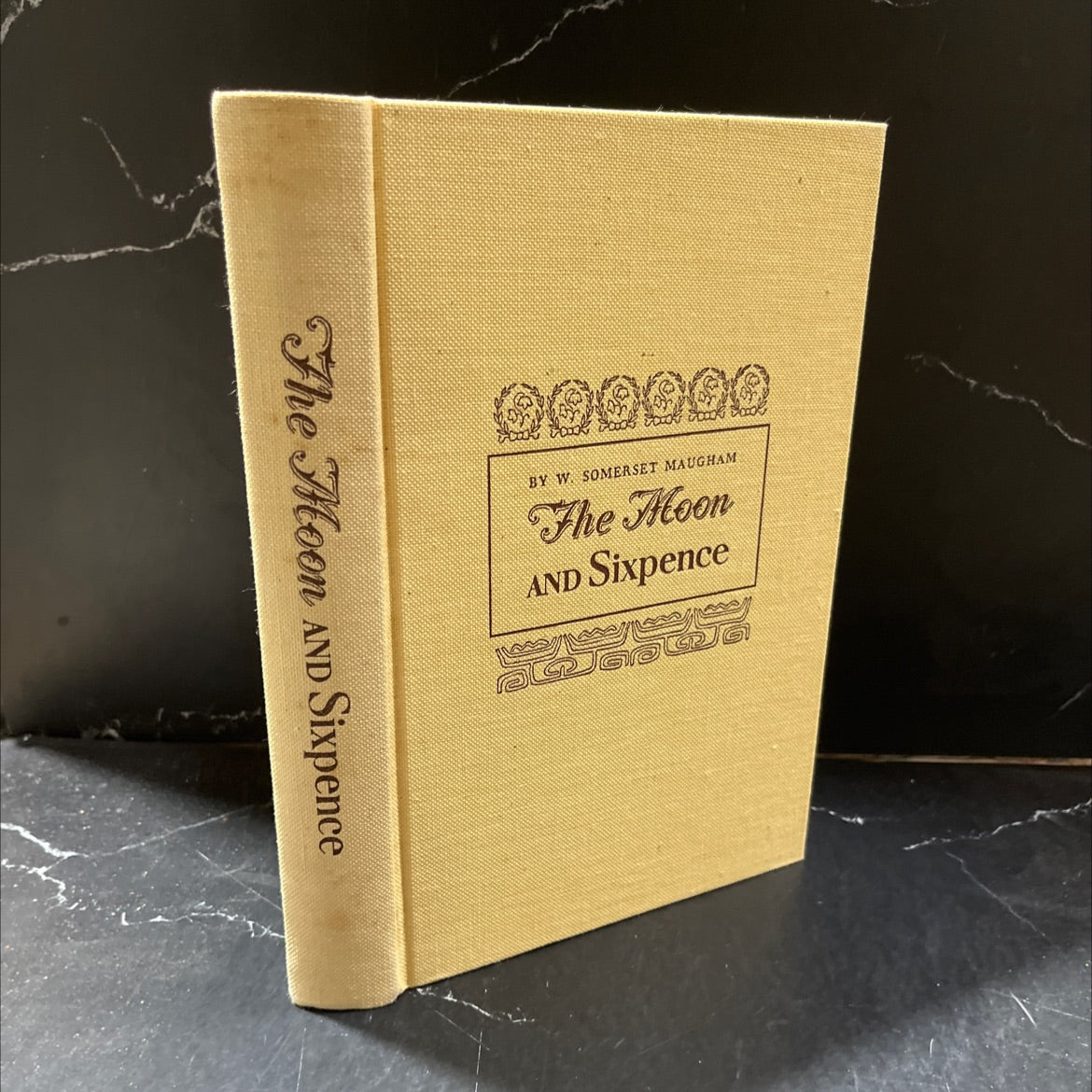 the moon and sixpence book, by w. somerset maugham, 1941 Hardcover image 1