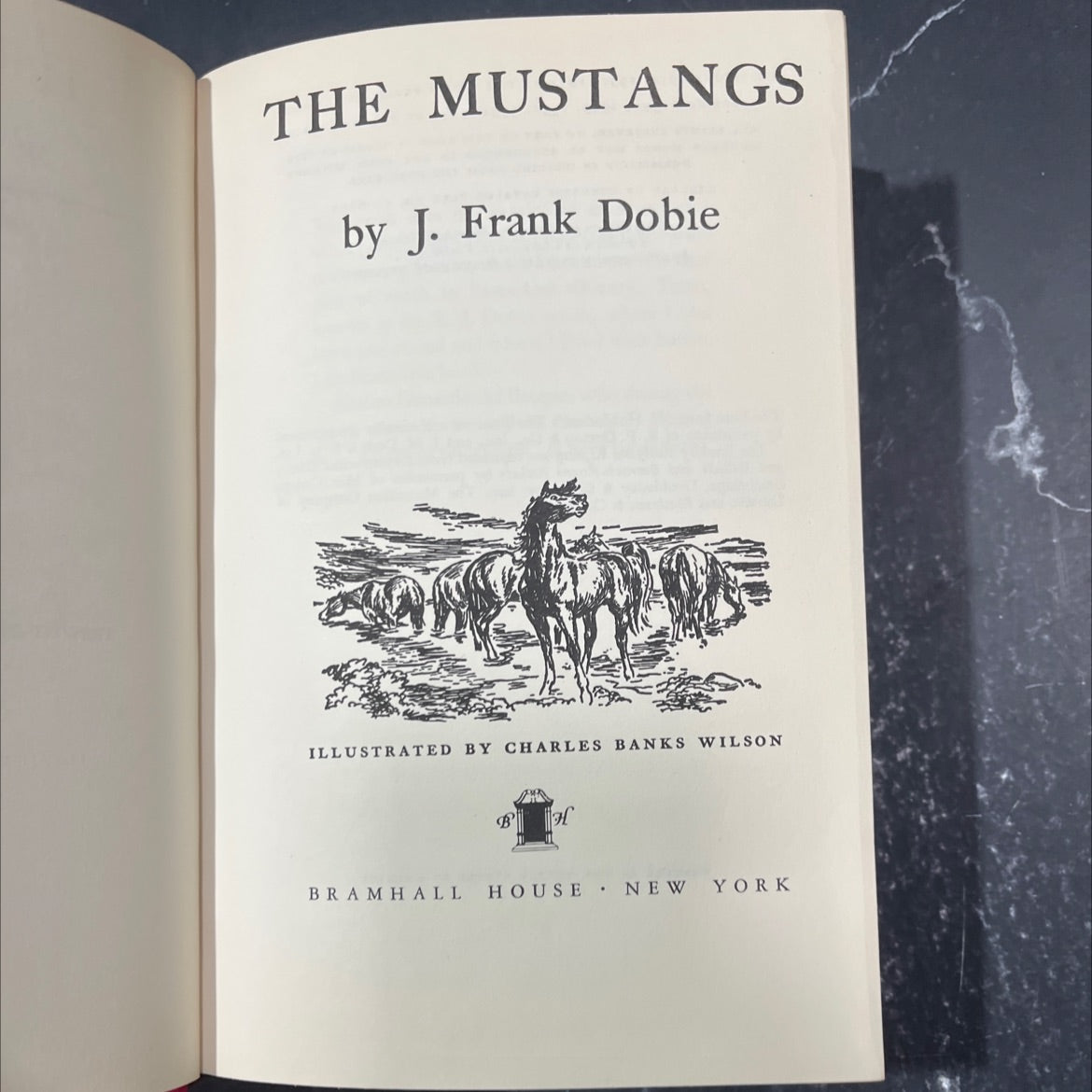 the mustangs book, by j. frank dobie, 1952 Hardcover image 2