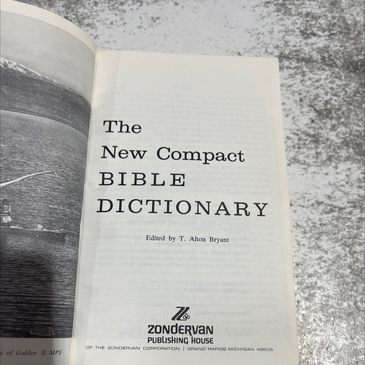 the new compact bible dictionary book, by t. alton bryant, 1982 Hardcover image 2