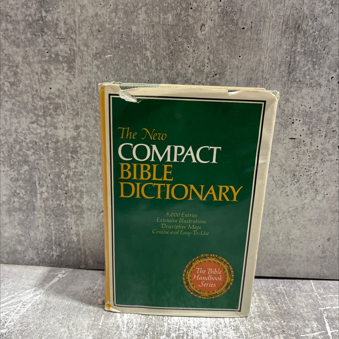 the new compact bible dictionary book, by t. alton bryant, 1982 Hardcover image 1