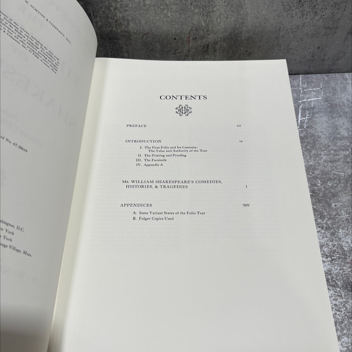 the norton facsimile the first folio of shakespeare book, by charlton hinman, 1970 Hardcover image 4