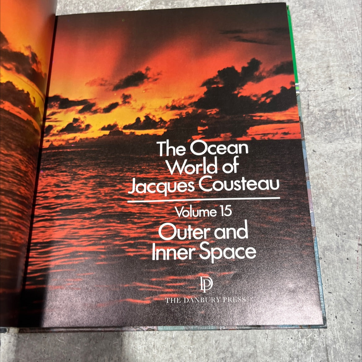 the ocean world of jacques cousteau volume 15 outer and inner space book, by Jacques Yves Cousteau, 1975 Hardcover image 2