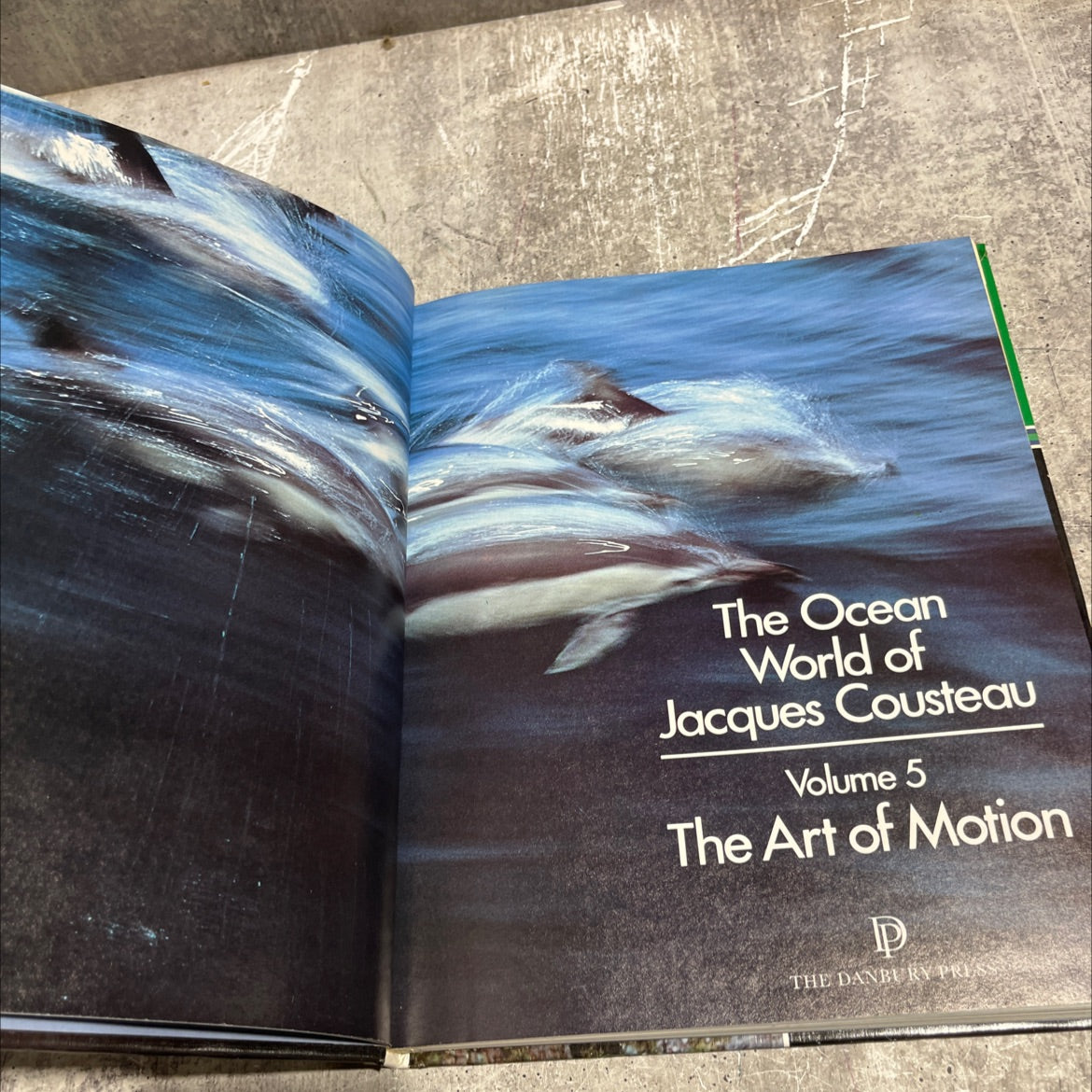 the ocean world of jacques cousteau volume 5 the art of motion book, by Jacques Yves Cousteau, 1975 Hardcover image 2