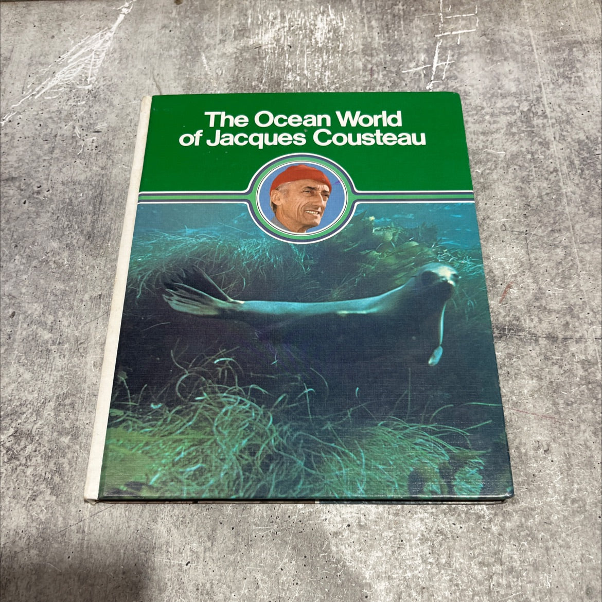 the ocean world of jacques cousteau volume 8 instinct and intelligence book, by jacques-yves cousteau, 1975 Hardcover image 1