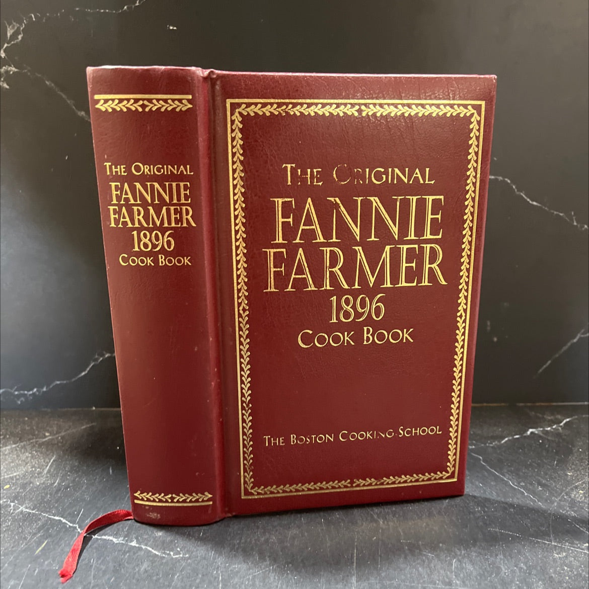 the original fannie farmer 1896 cook book the boston cooking-school book, by fannie merritt farmer, 1998 Leather image 1