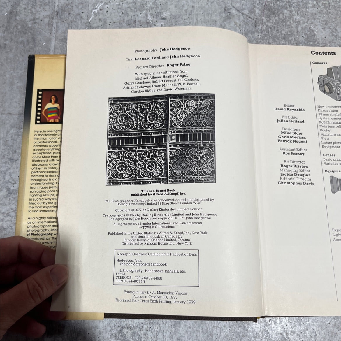 the photographer's handbook book, by john hedgecoe, 1979 Hardcover image 3