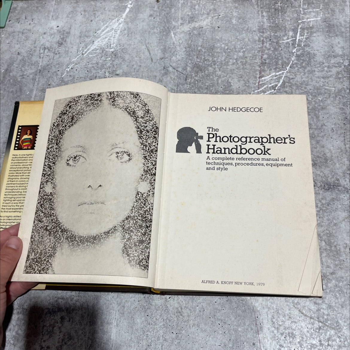 the photographer's handbook book, by john hedgecoe, 1979 Hardcover image 2