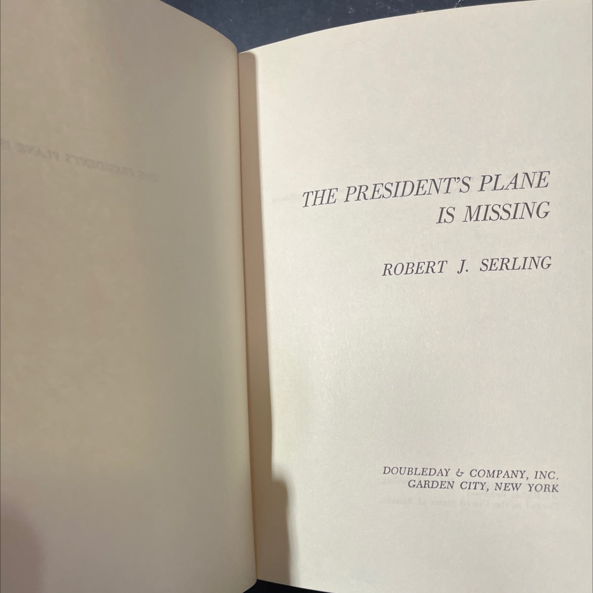the president's plane is missing book, by robert j. serling, 1967 Hardcover image 2