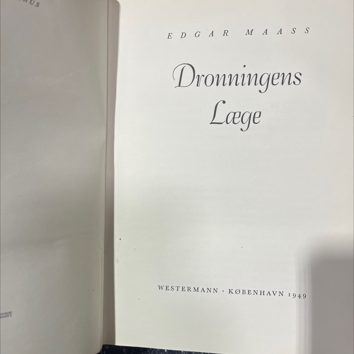 the queen's physician book, by edgar maas, 1949 Leather image 2