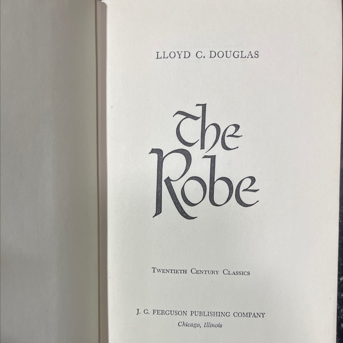 the robe book, by lloyd c. douglas, 1942 Hardcover image 2