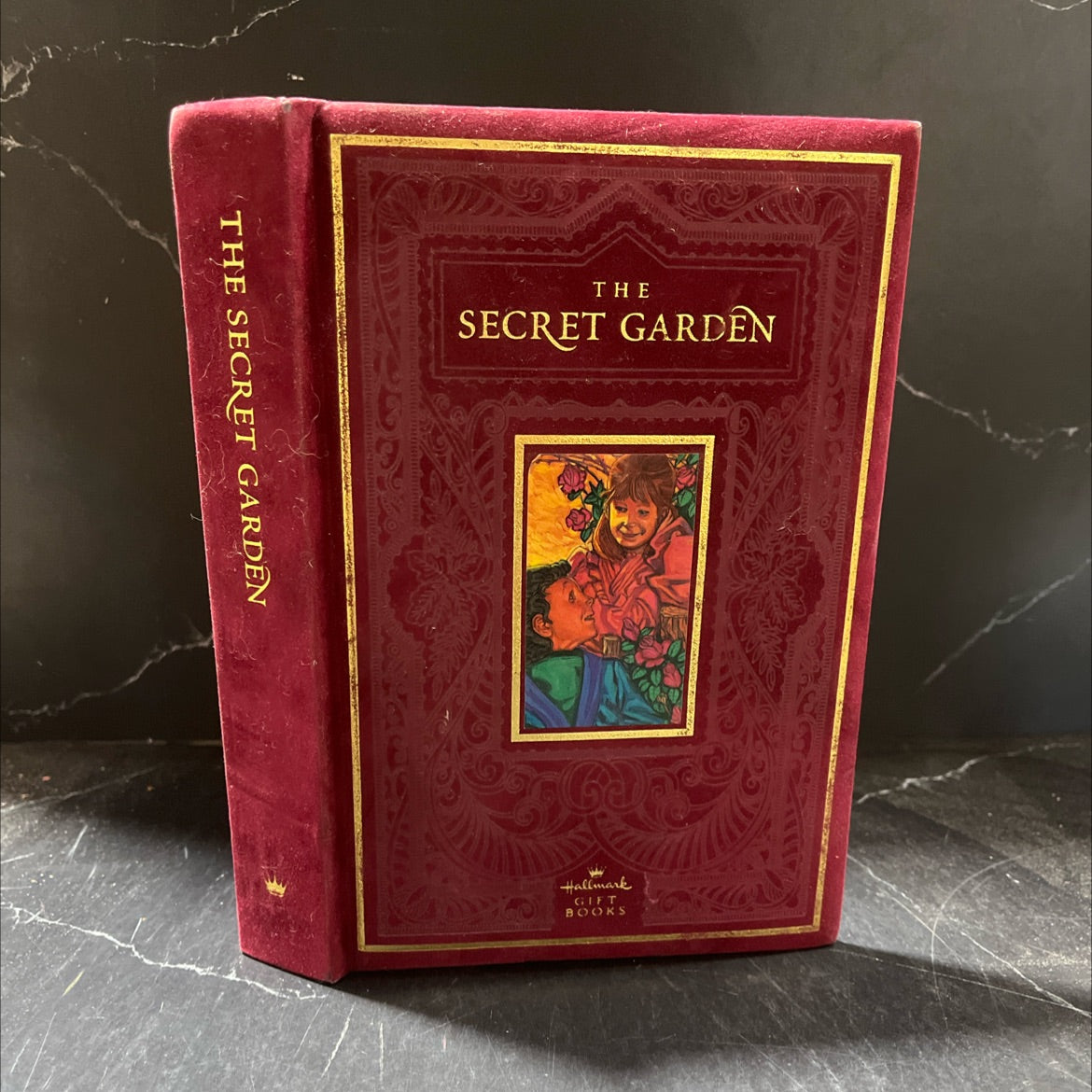 the secret garden book, by frances hodgson burnett, 2001 Hardcover image 1