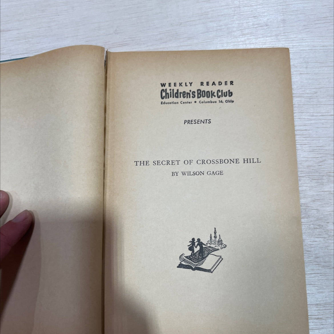 the secret of crossbone hill book, by wilson gage, 1960 Hardcover image 2