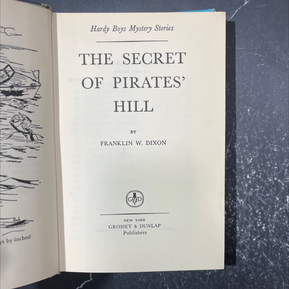 the secret of pirates' hill book, by franklin w. dixon, 1956 Hardcover image 2