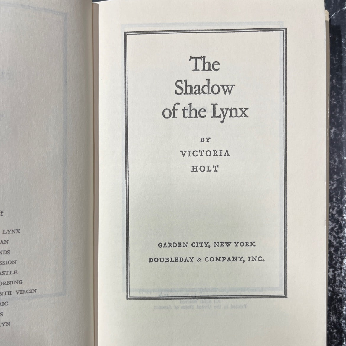 the shadow of the lynx book, by victoria holt, 1971 Hardcover image 2