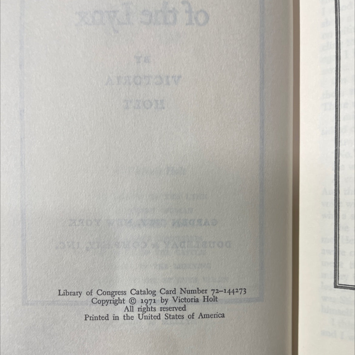 the shadow of the lynx book, by victoria holt, 1971 Hardcover image 3