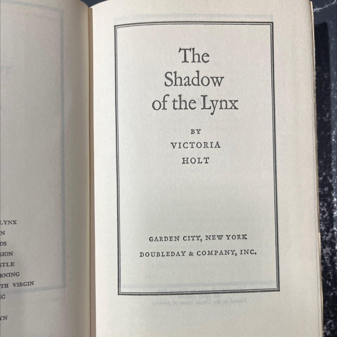 the shadow of the lynx book, by victoria holt, 1971 Hardcover image 2