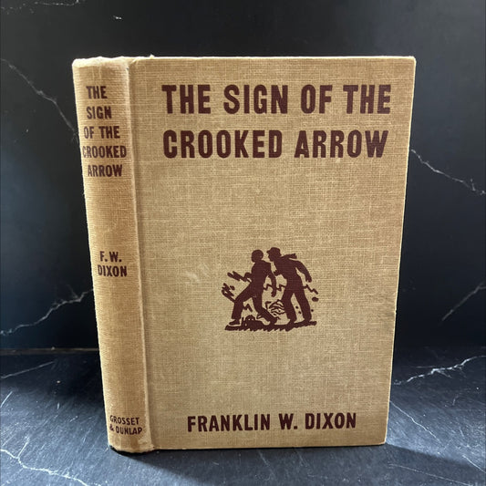 the sign of the crooked arrow book, by franklin w. dixon, 1949 Hardcover image 1