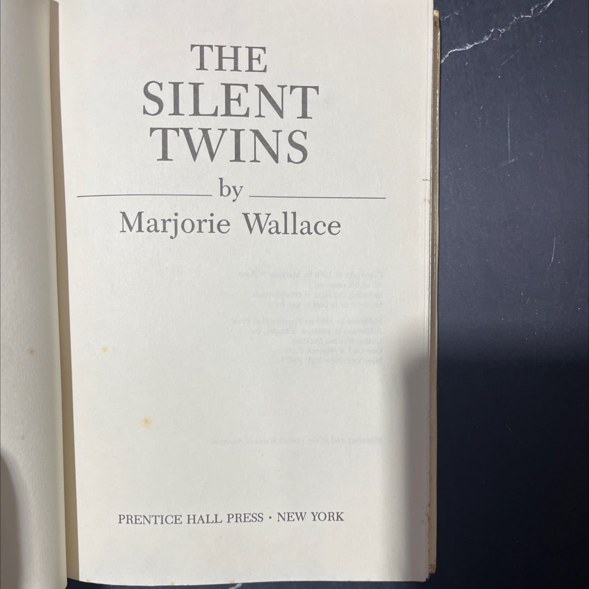 the silent twins book, by Marjorie Wallace, 1986 Hardcover image 2