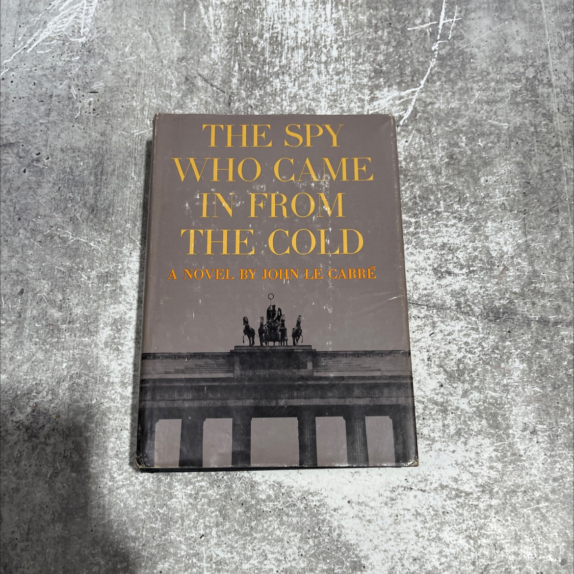 the spy who came in from the cold book, by John le Carré, 1964 Hardcover image 1