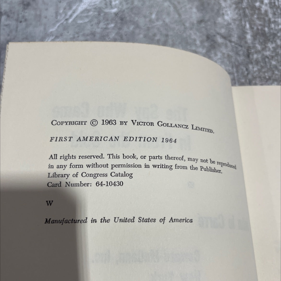 the spy who came in from the cold book, by John le Carré, 1964 Hardcover image 3