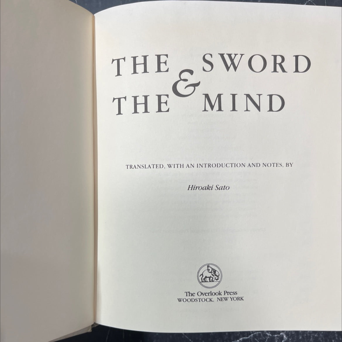 the sword and the mind book, by Yagyu Munenori, 1986 Hardcover image 2