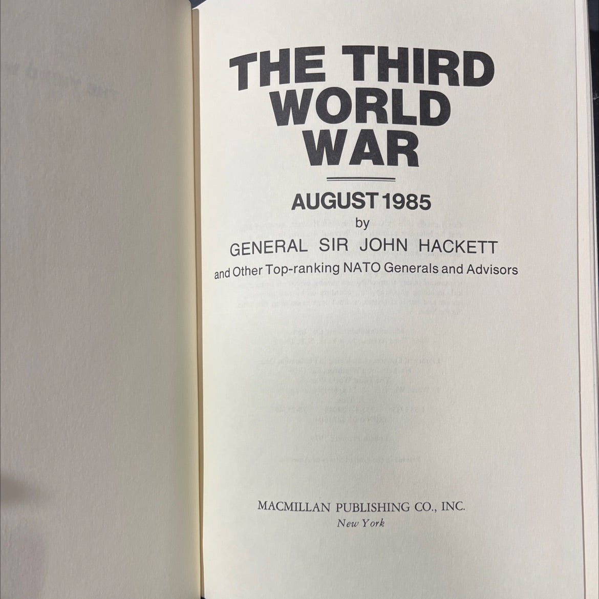 the third world war august 1985 book, by general sir john hackett, 1978 Hardcover image 2