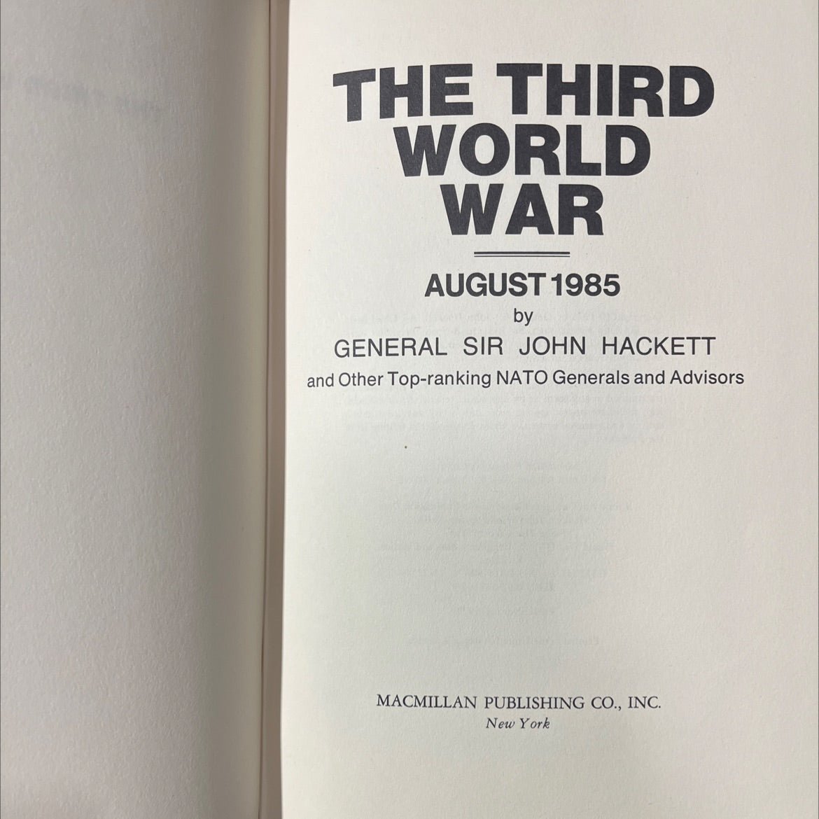 the third world war august 1985 book, by general sir john hackett, 1985 Hardcover image 2