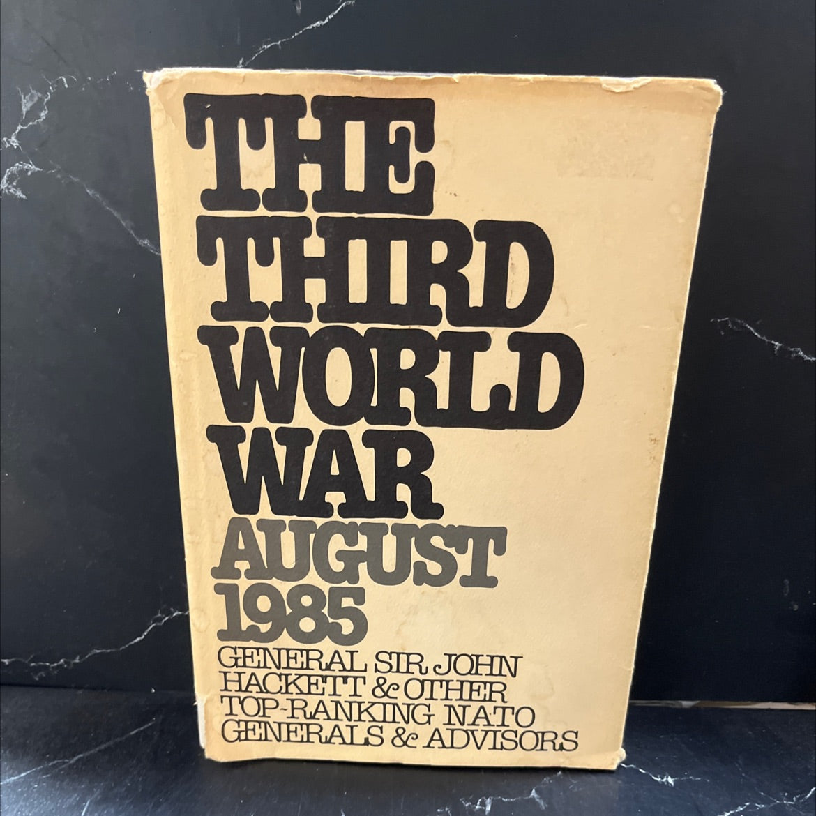 the third world war august 1985 book, by general sir john hackett, 1985 Hardcover image 1
