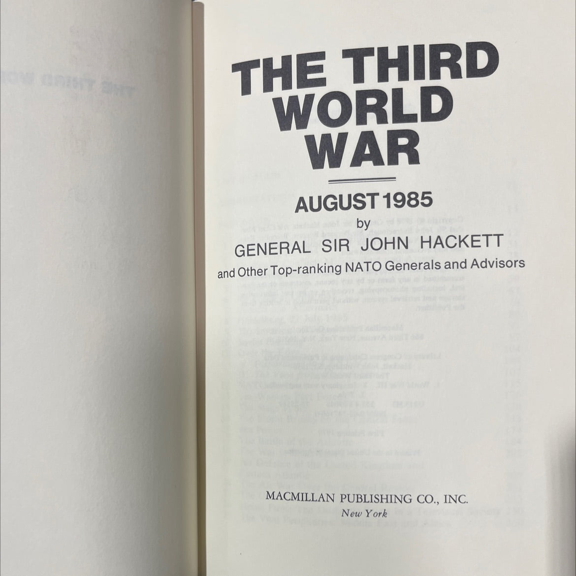 the third world war august 1985 book, by general sir john hackett, 1985 Hardcover image 2