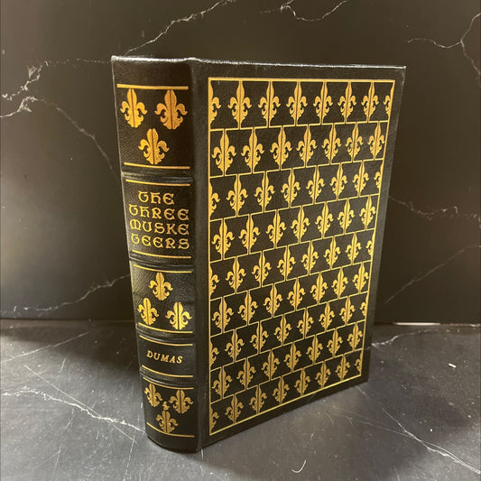 the three musketeers book, by alexandre dumas, 1970 Leather image 1