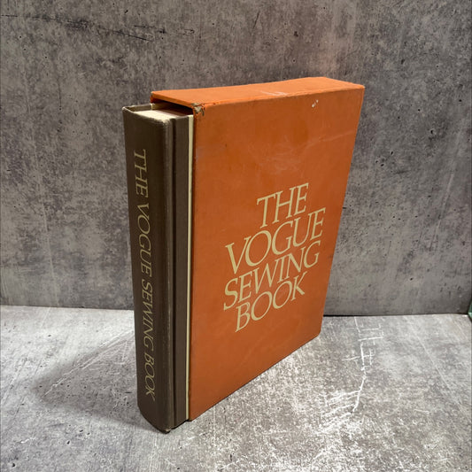 the vogue sewing book book, by patricia perry, 1970 Hardcover image 1