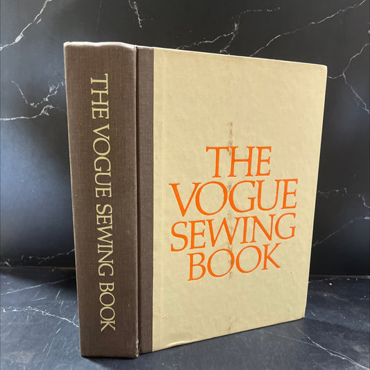 the vogue sewing book book, by vogue patterns, 1975 Hardcover image 1