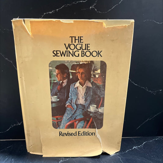 the vogue sewing book book, by unknown, 1975 Hardcover image 1