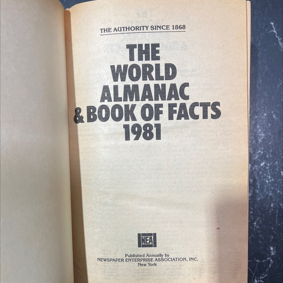 the world almanac & book of facts 1981 book, by unknown, 1981 Hardcover image 2