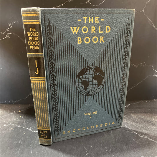 the world book encyclopedia in eighteen volumes + modern comprehensive volume 9 pictorial i-j book, by the quarrie image 1