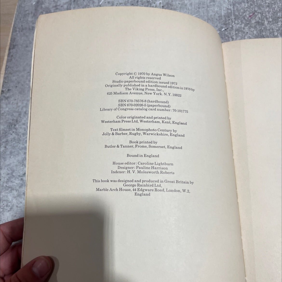 the world of charles dickens book, by angus wilson, 1970 Paperback image 3