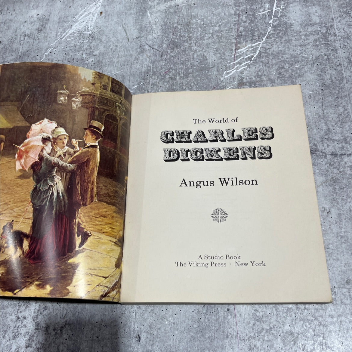 the world of charles dickens book, by angus wilson, 1970 Paperback image 2