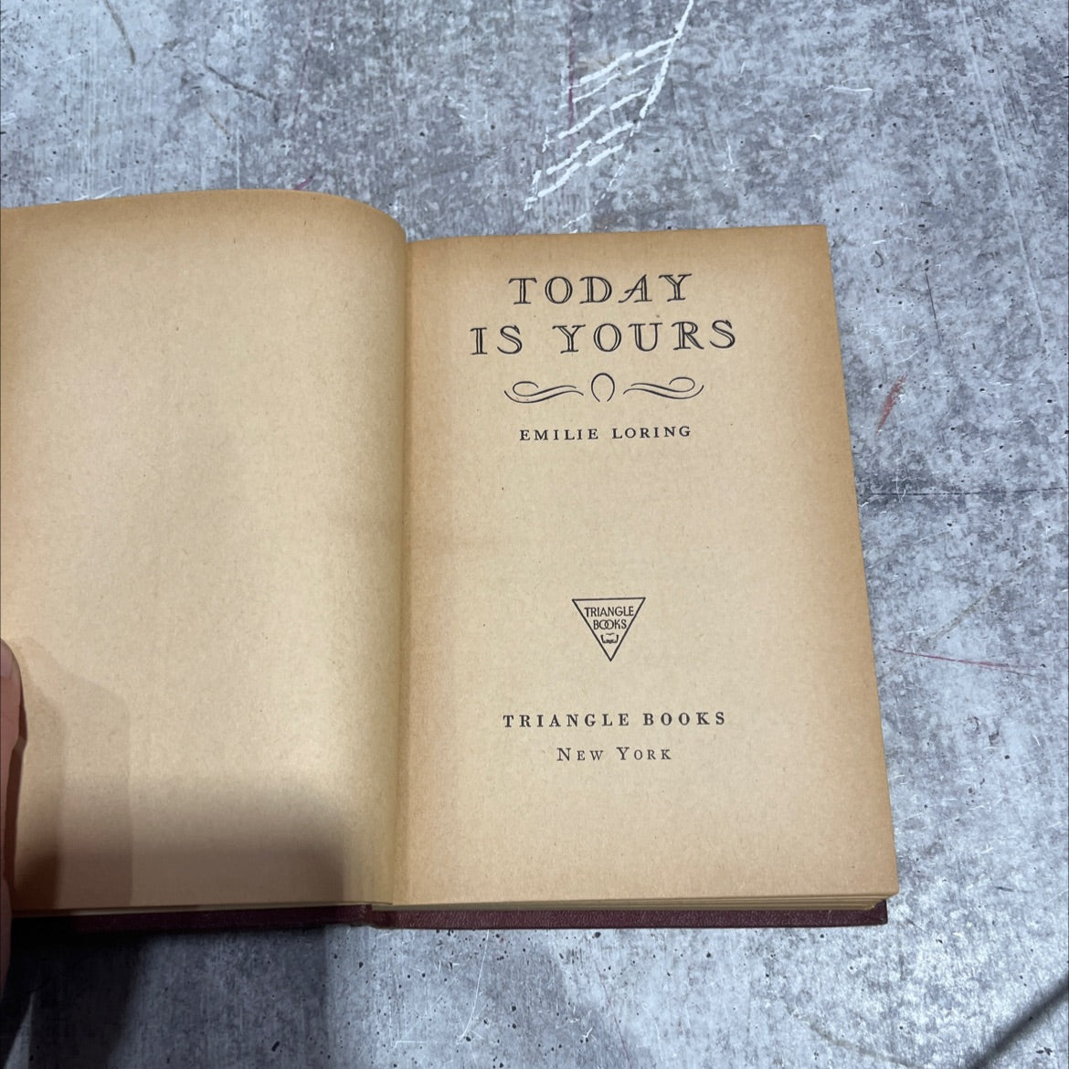 today is yours book, by emilie loring, 1943 Hardcover image 2