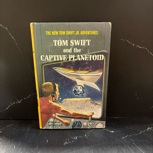 tom swift and the captive planetoid book, by victor appleton ii, 1967 Hardcover image 1
