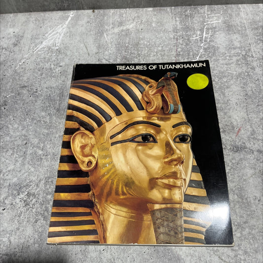 treasures of tutankhamun book, by unknown, 1976 Paperback image 1