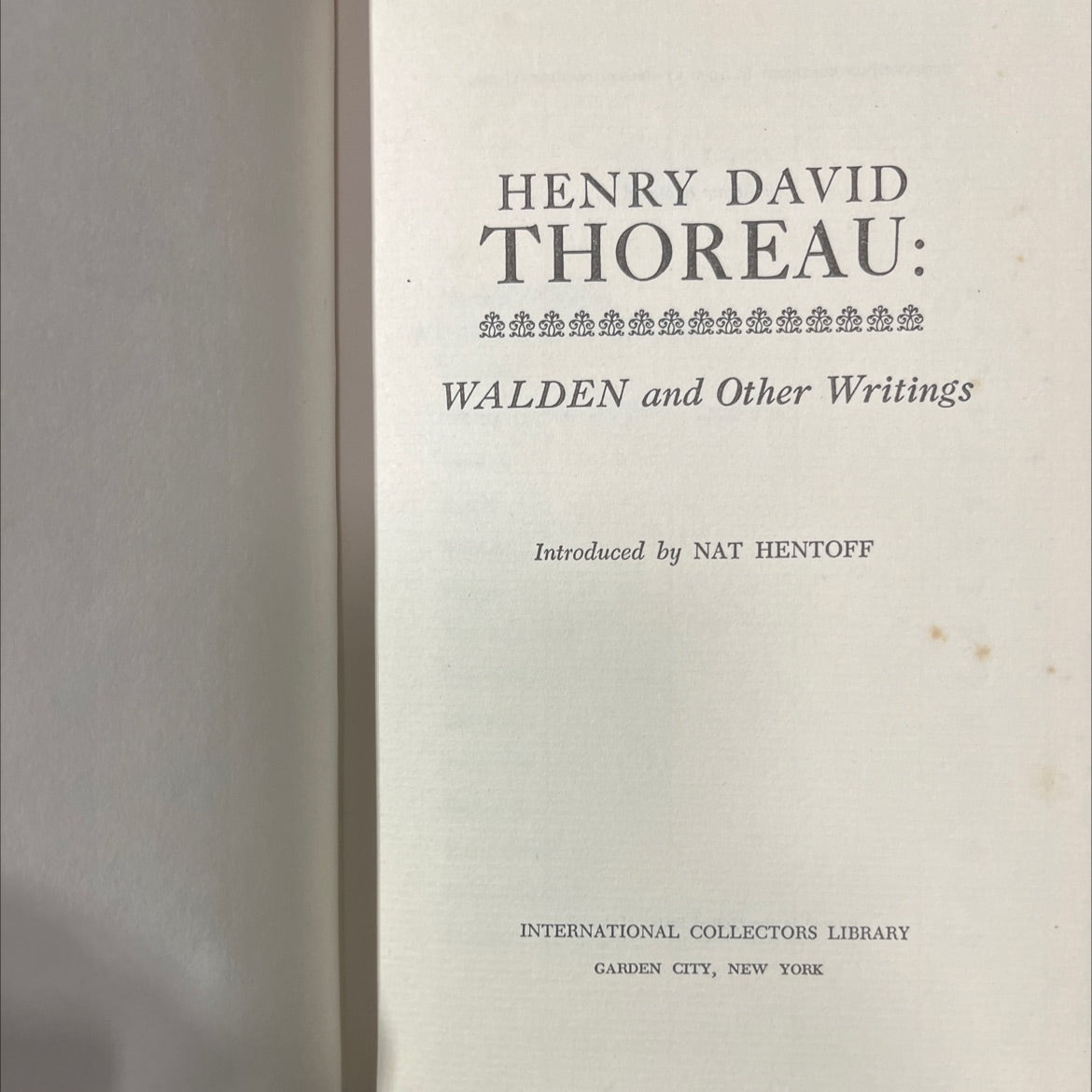 walden and other writings book, by henry david thoreau, 1970 Hardcover image 2