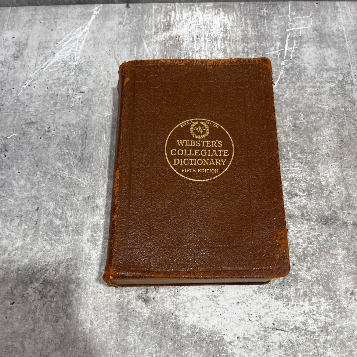 webster's collegiate dictionary fifth edition book, by g. & c. merriam co., 1947 Leather image 1