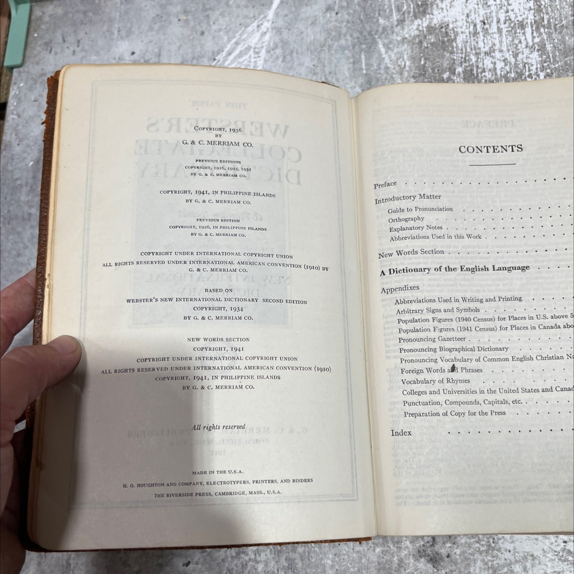 webster's collegiate dictionary fifth edition book, by g. & c. merriam co., 1947 Leather image 3