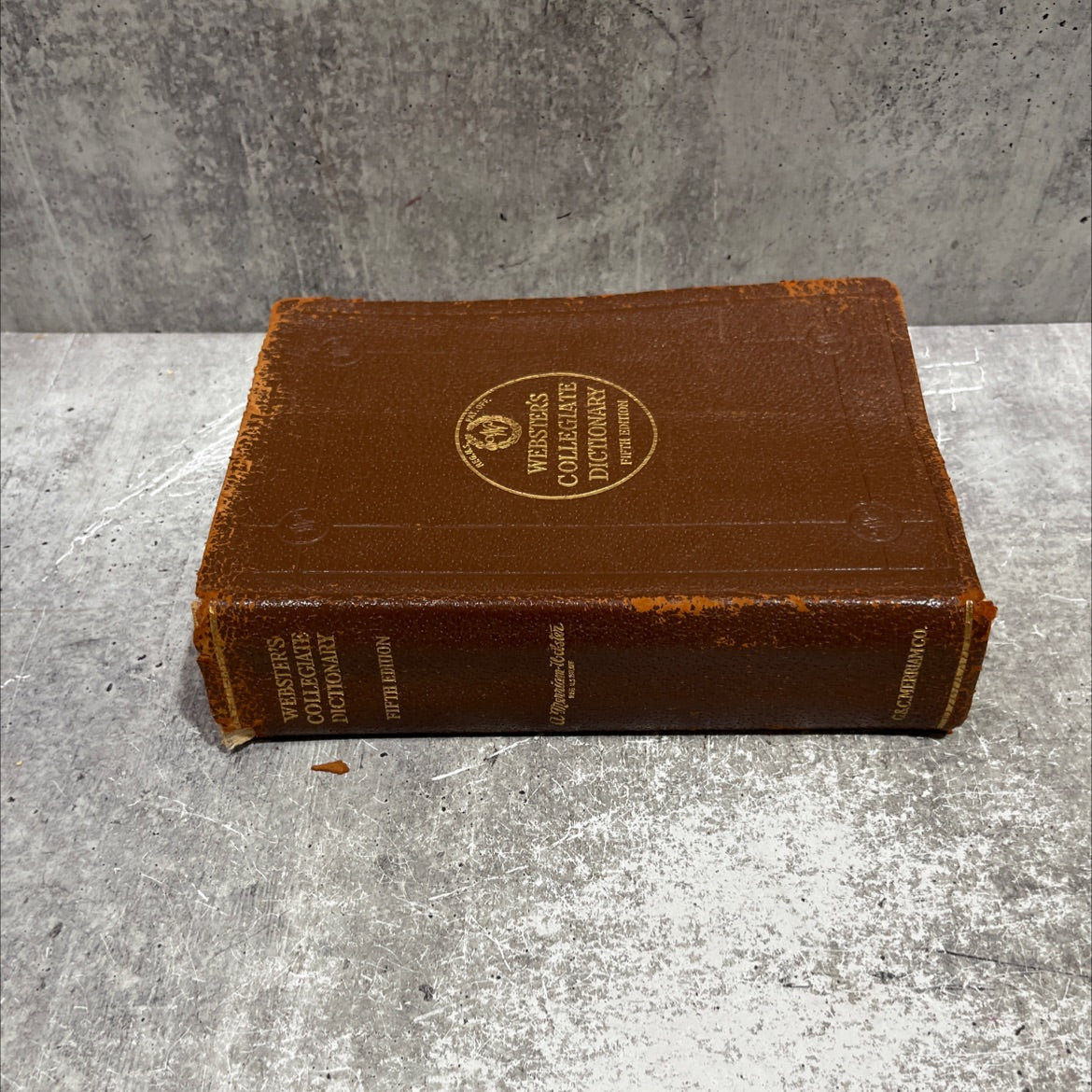 webster's collegiate dictionary fifth edition book, by g. & c. merriam co., 1947 Leather image 4