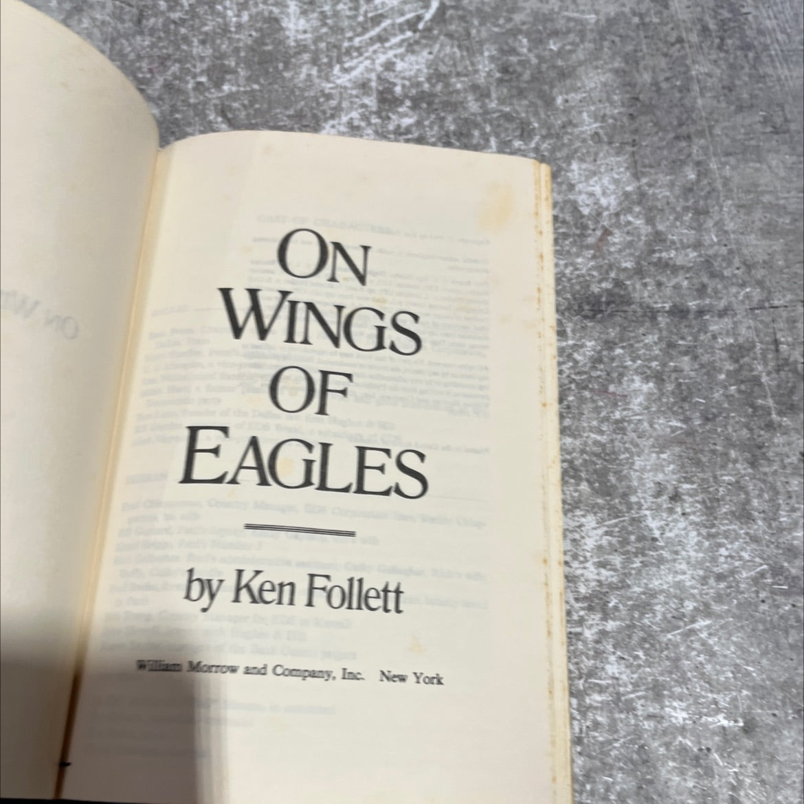 wo on wings of eagles book, by ken follett, 1983 Hardcover image 2