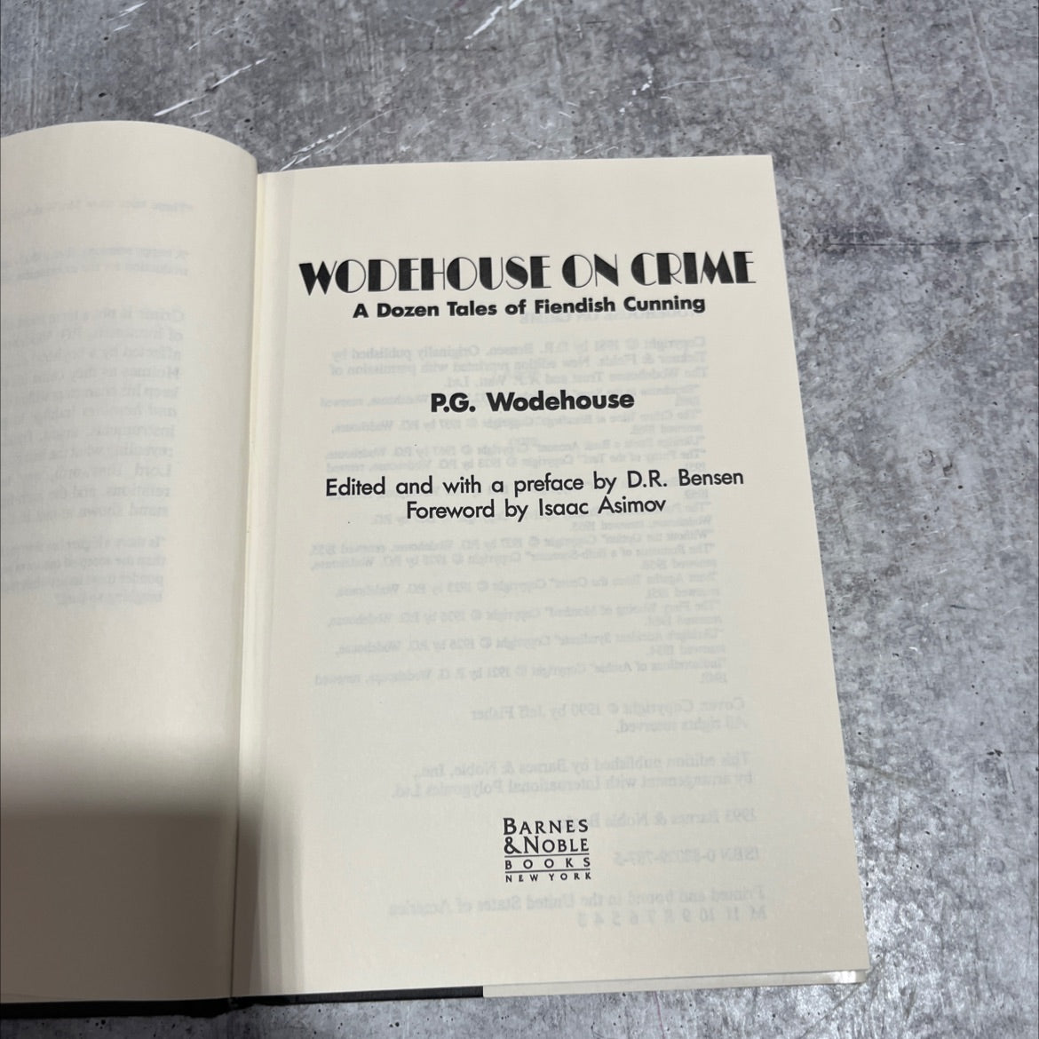wodehouse on crime a dozen tales of fiendish cunning book, by P.G. Wodehouse, 1981 Hardcover image 2